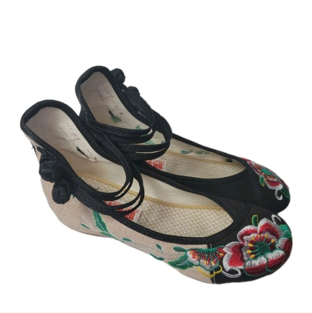Floral Embroidered Shoes Sz 7.5 38 Black Floral Ankle Strap Ballet Flat Button